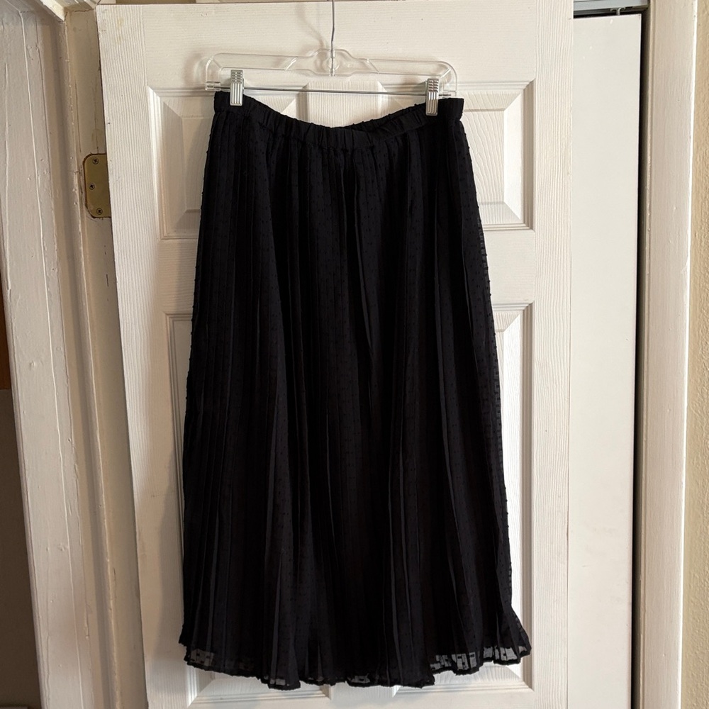 GAP Black Textured Pleated Midi Skirt